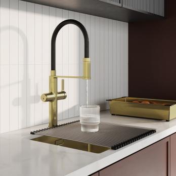 Смеситель для кухни 30к IDDIS IKNMGFFi05 "Ikon" с вых для пит. фильтра выс.гибкий излив ЗОЛОТО мат.