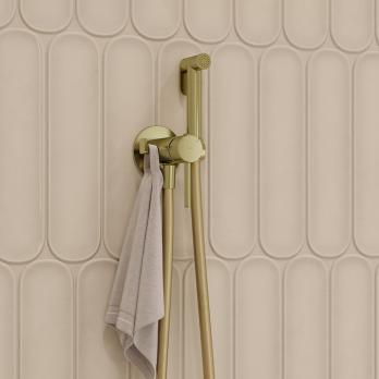 Смеситель с гигиенической лейкой  25к IDDIS 005MGR0i08 встраиваемый ЗОЛОТО матовый